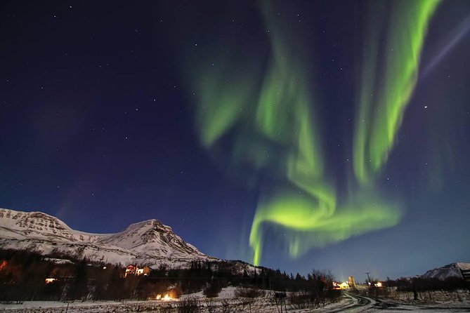 4x4 Reykjavik Northern Lights Tour with Photographer — Aurora RVK - Hotel pickup, the 9:30 pm start, and why timing matters