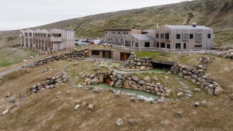 A day in Kerlingarfjöll: Highlands and hot springs - Hveradalir geothermal valley hike: your most active hour