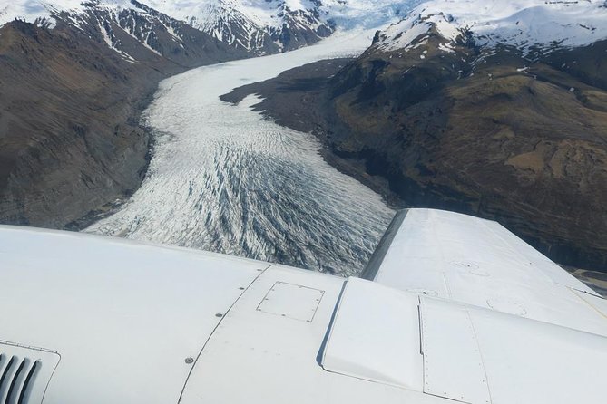 Airplane Flight over Vatnajökull Volcanic Eruption Sites - Weather flexibility: the part that can save your plans