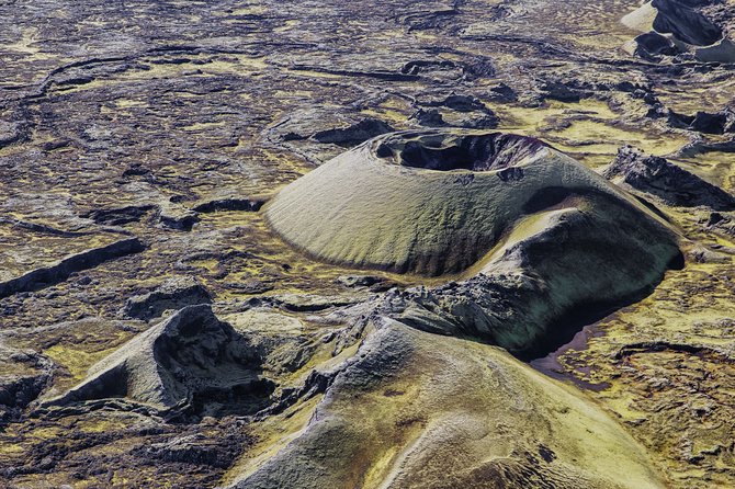 Airplane Sightseeing flight over Laki craters and highland - Lakagígar Crater Chain: Volcano Lines You Can See From Space