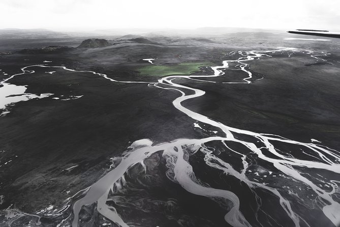 Airplane tour over black sands and riverbeds from Skaftafell - What happens during the flight: black sands and riverbeds from above