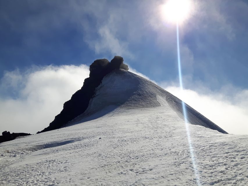 Arnarstapi: Snæfellsjökull Glacier and Volcano Hike - The 6.5-hour flow: from rocky base hike to a rope-protected summit