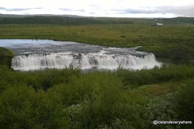 Classic Golden Circle & Kerið Small-Group Tour from Reykjavík - Geysir and Strokkur: timing your steps for the big eruptions