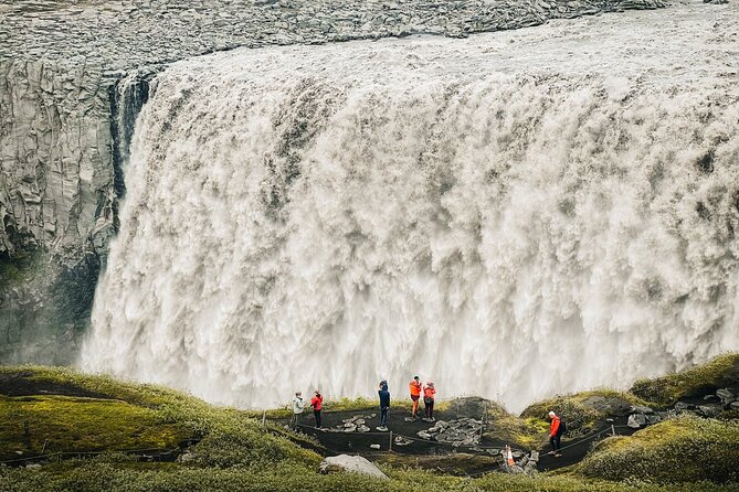 Cruise Tour Godafoss and Myvatn Lake and Dettifoss Small Group - Grjótagjá cave and the tectonic-plate crack: geothermal water and a real science lesson