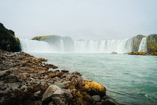 Cruise Tour Godafoss and Myvatn Lake and Dettifoss Small Group - Goðafoss: Waterfall of the Gods, quick parking, easy first win