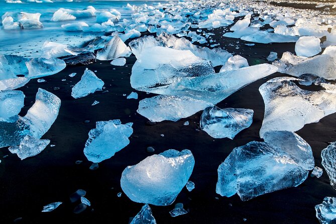 Diamond Beach & Jökulsárlón Floating Glacier Guided Day Tour - Stop 1 at Glacier Lagoon: what to expect at Jökulsárlón