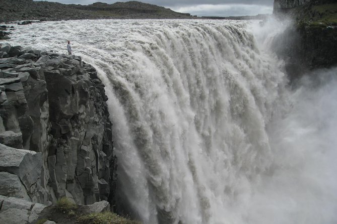 Diamond Circle, Waterfalls and Amazing Landscapes from Akureyri - Hverir geothermal fields: mud, smoke, and real Iceland weather