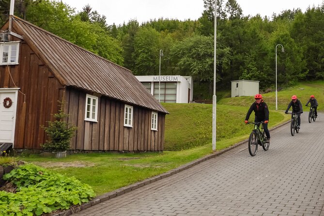 Forest Lagoon Ebike Tour Akureyri - Forest Lagoon included: how to plan your 15 minutes of soak time
