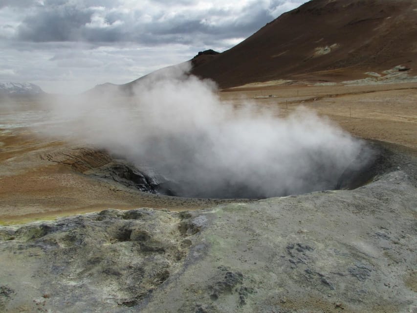 From Akureyri: Diamond Circle Tour with Waterfalls - Skútustaðagígar and Dimmuborgir: pseudo-craters to lava-walled paths