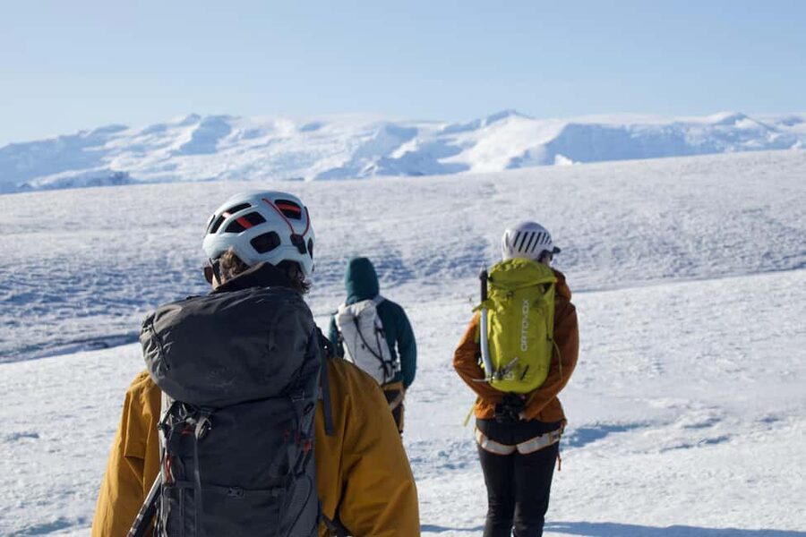 From Jökulsárlón: Vatnajökull Easy Level Glacier Hike - Timing and weather in Vatnajökull: When ice caves and visibility change
