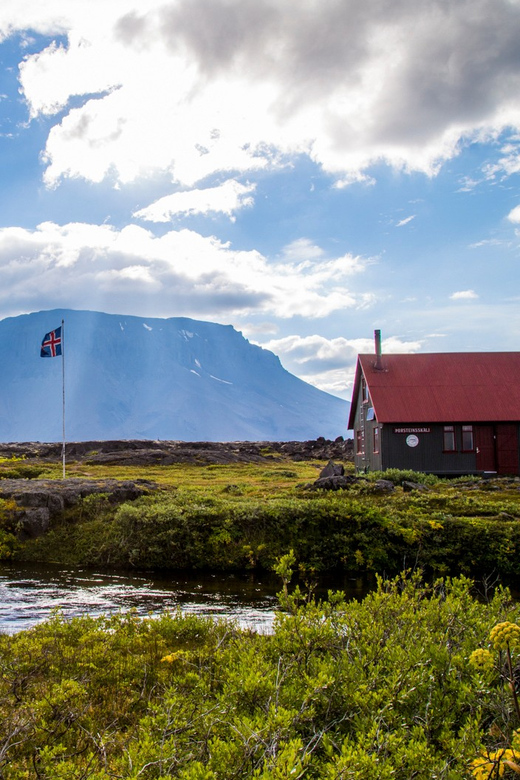 From Mývatn Lake: Askja Volcano & Wilderness Super Jeep Tour - Guide style and safety: the biggest difference-maker