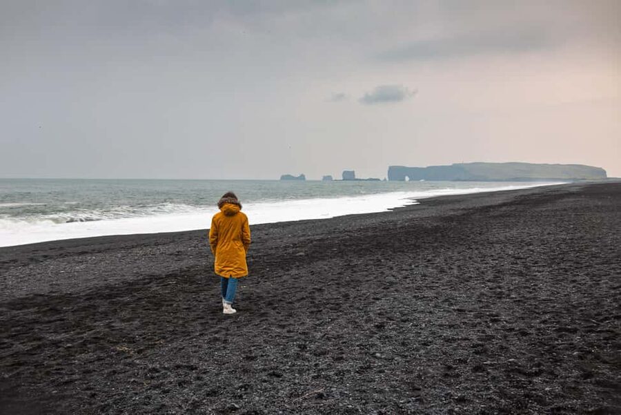 From Reykjavik: 3-Day Golden Circle, South Coast & Glacier - Day 2: Jökulsárlón Glacier Lagoon and Diamond Beach ice on the shore