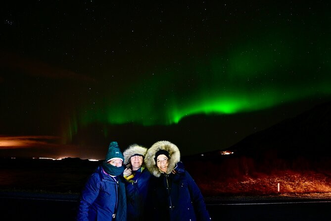 From Reykjavik 4x4 Minibus Northern Lights with Photo and Cocoa - Reykjavik Northern Lights in a 4x4 Minibus With Hotel Pickup