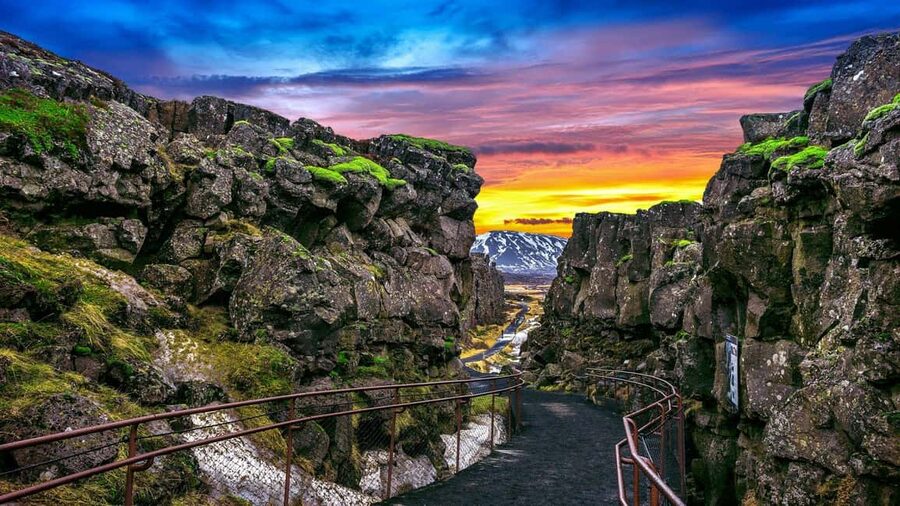 From Reykjavík: 5-Day Northern Lights Hunt & Glacier Lagoon - Your base in Reykjavík, plus one night down south