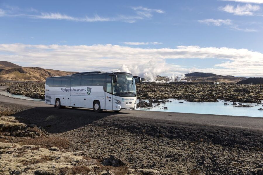 From Reykjavik: Blue Lagoon Admission with Transfers - In-water bar breaks and the rhythm of your soak