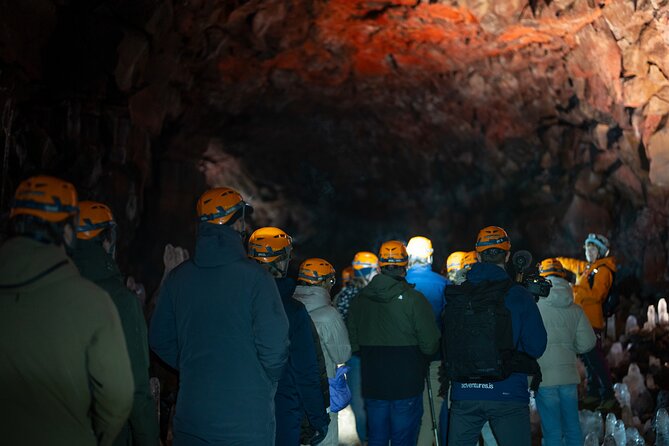 From Reykjavík: Evening Lava Tunnel Tour and Northern Lights Tour - The Northern Lights Hunt: How Guides Pick the Spot