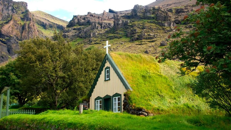From Reykjavik: Glacier Lagoon and Fjaðrárgjúfur Canyon Tour - Diamond Beach, Black Sand, and the Best Way to Walk Ice