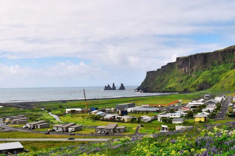 From Reykjavik: Glacier Lagoon and Fjaðrárgjúfur Canyon Tour - Winter Northern Lights Hunt, September to April