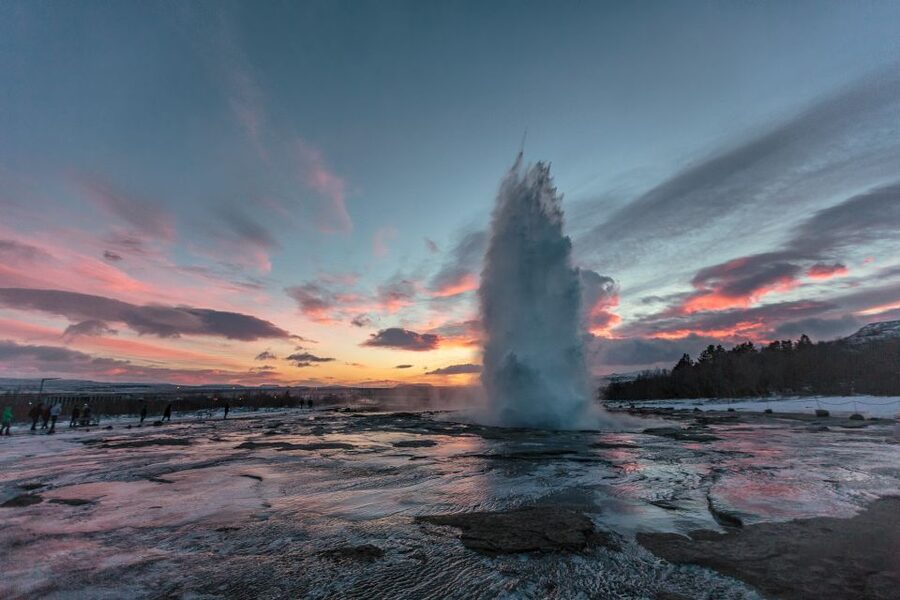 From Reykjavik: Golden Circle and Lava Caving Adventure - Lunch at Bakarameistarinn: Eat, Warm Up, and Rejoin the Group