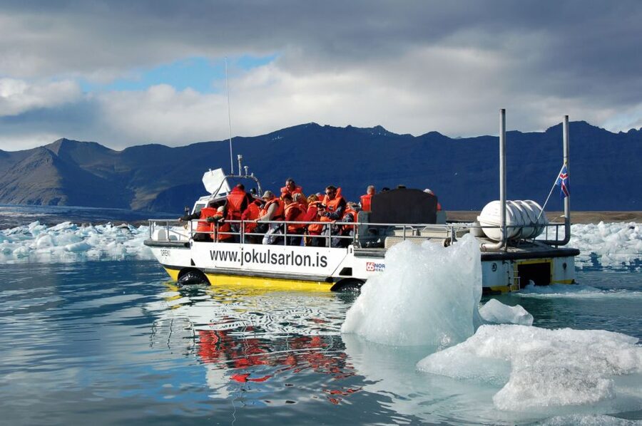 From Reykjavik: Jökulsárlón Glacier Lagoon and Diamond Beach - Waterfalls on both ends: how the pacing works