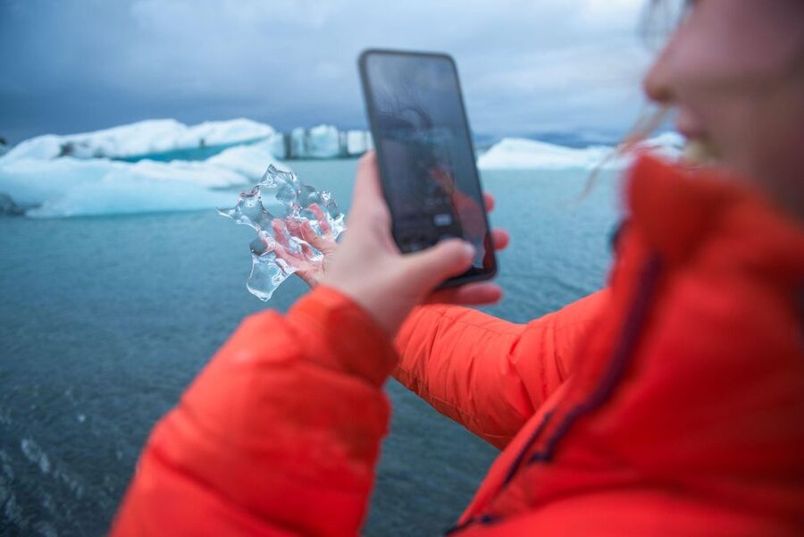 From Reykjavik: Jökulsárlón Glacier Lagoon and Diamond Beach - Diamond Beach: black sand sparkle and where people feel the time pinch