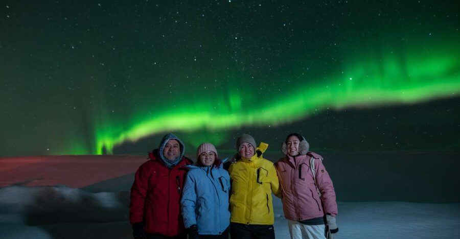 From Reykjavik: Northern Lights Guided Tour with Photos - Aurora Borealis from Reykjavik, but with a real hunt plan