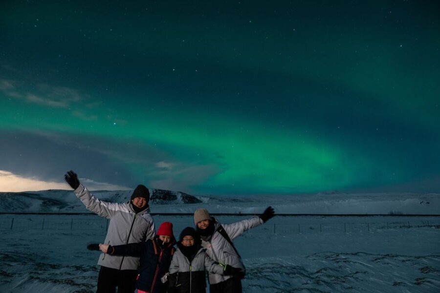 From Reykjavik: Northern Lights Guided Tour with Photos - Photo time with the aurora, without you losing your view