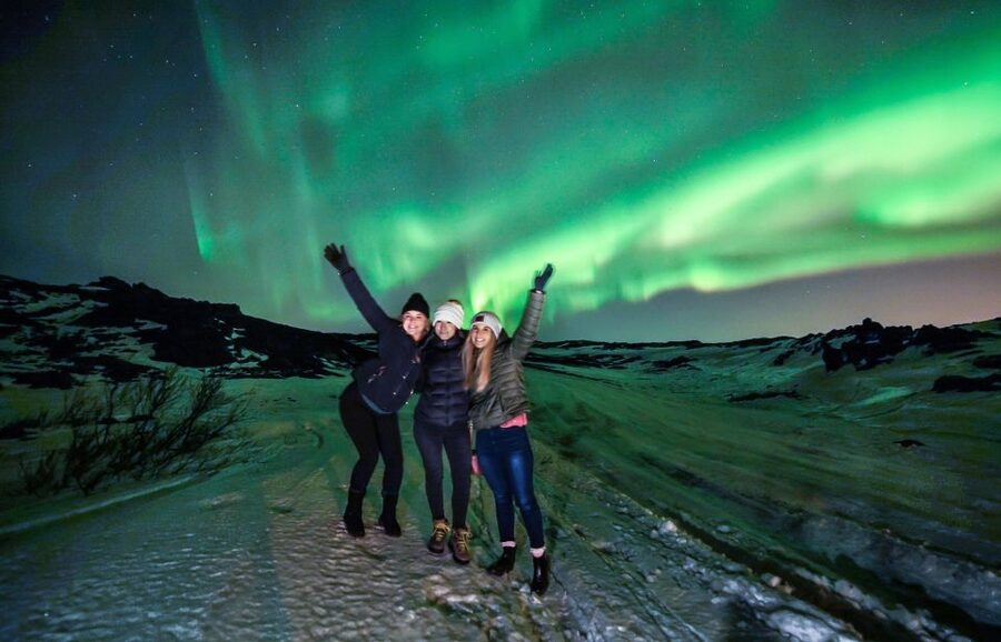 From Reykjavík: Northern Lights Super Jeep Tour - Why a Reykjavik super-jeep chase beats bus watching