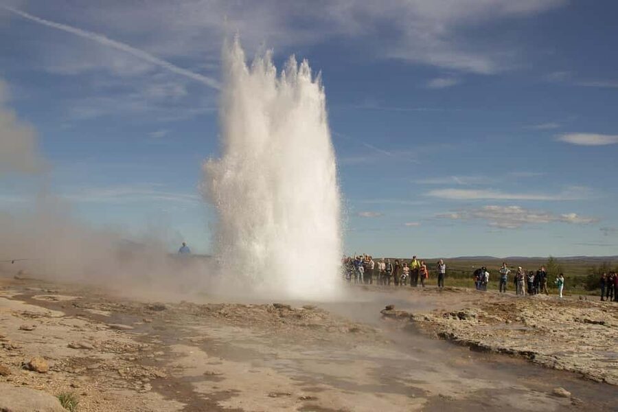 From Reykjavik: Private Golden Circle Tour with Kerið Crater - Gullfoss: time the photos, then enjoy the raw power