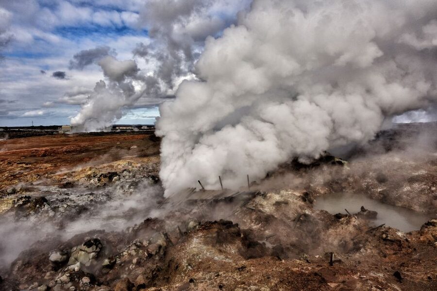From Reykjavik: Reykjanes Geopark Tour & Airport Transfer - Kleifarvatn and Grænavatn: crater lakes above the fissure zone