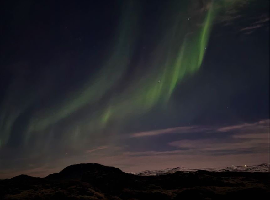From Reykjavík: Spot the Northern Lights with Snacks & Drink - Photo Tips for Remote Winter Night Scenes