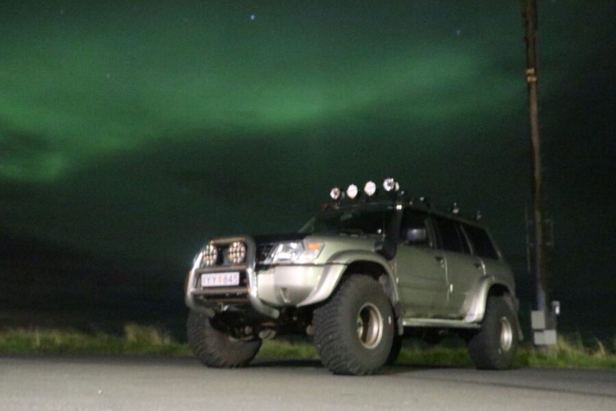 From Reykjavík: Spot the Northern Lights with Snacks & Drink - The 4-Hour Plan, From Pickup to Midnight-Ready Sky Watching
