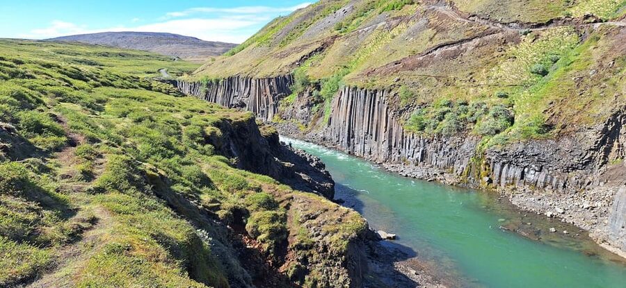 From Seyðisfjörður Port: Stuðlagil Canyon and Reindeer Park - Pickup, coach rides, and the timing that makes logistics easier