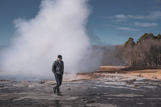 Full-Day Private Golden Circle Photography Tour in Iceland - Gullfoss: walking to the falls for full-sense impact