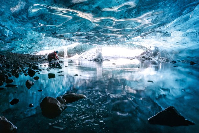 Glacier and Ice Cave Private Photoshoot - 15 Shot Photo Package - Ice-cave photography: how you get portraits, group shots, and wide views that look intentional