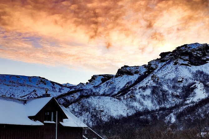 Glacier Express Jeep & Hiking Tour - Local Icelandic Guide - Hvolsvollur stop and lunch reality: what to do about food
