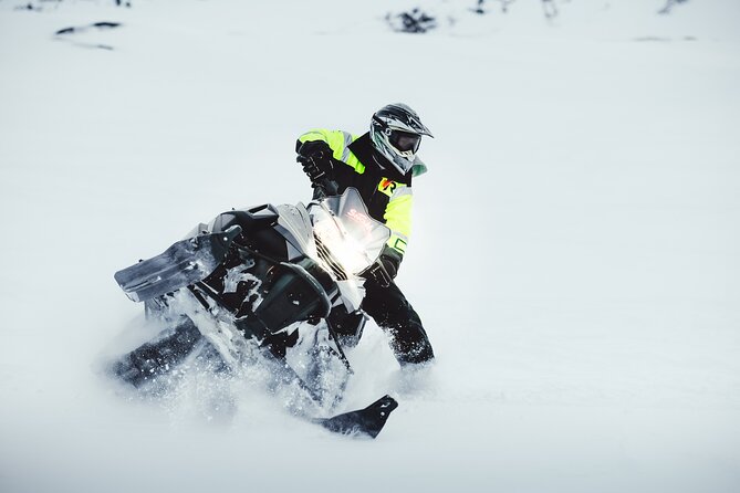 Glacier Rush – Fast pace snowmobile - SnoMo Glacier - Getting to base camp from Gullfoss Café: the start is built for speed
