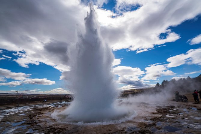 Golden Circle Premium Tour with Fridheimar Farm - Kerið crater: a quick geology lesson at the rim