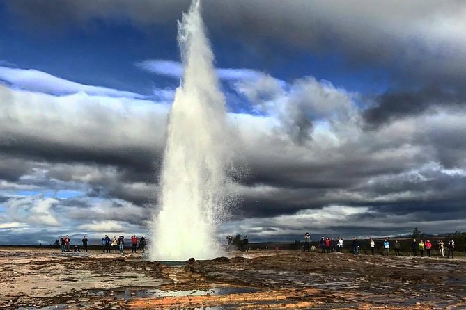 Golden Circle & Secret Lagoon & Friðheimar (lunch included) - PRIVATE TOUR - Pickup at 9:00 and how the small group keeps the day fun