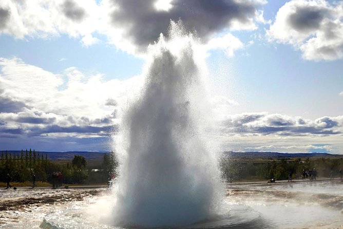 Golden Circle & Secret Lagoon Luxury Private Tour in a new luxury Mercedes Benz - Thingvellir National Park: Where Plates and Politics Meet