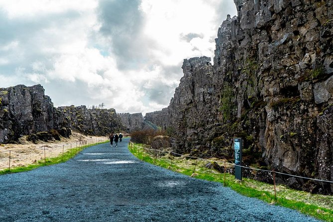 Golden Circle & Secret Lagoon Small-Group Day Tour from Reykjavik - Gullfoss Falls and the Two-Step Power of the Hvíta River