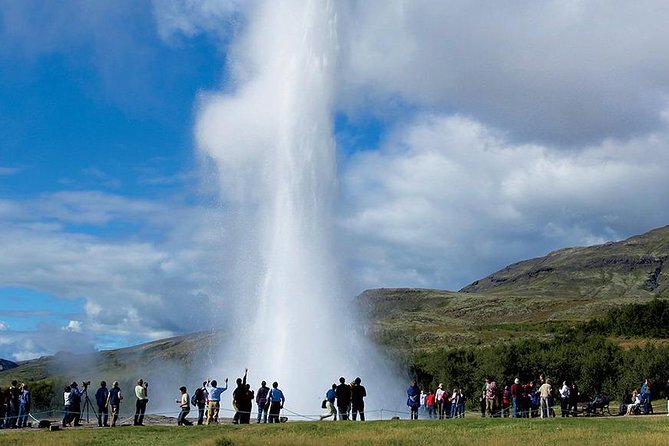 Golden Circle Tour and Evening Northern Lights Cruise from Reykjavik - Þingvellir National Park: Alþingi and the Mid-Atlantic Rift Above Ground