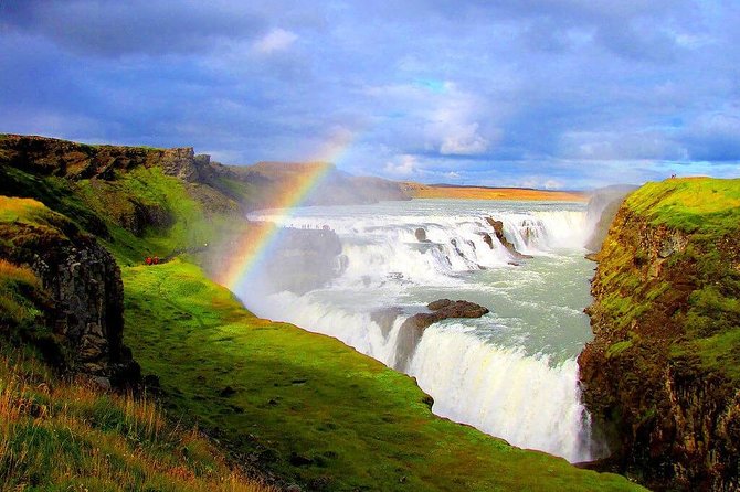 Golden Circle Tour - Private - Kerið Crater: included admission and a deep lake inside