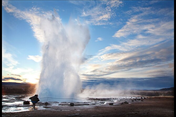 Golden Circle Tour with Laugarás Lagoon Admission - Þingvellir National Park: walking between continents in a timed visit