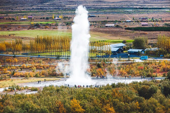 Golden Circle with Kerid Crater & Local Farm Visit in Small Group - Þingvellir National Park: walk where tectonic plates split the world