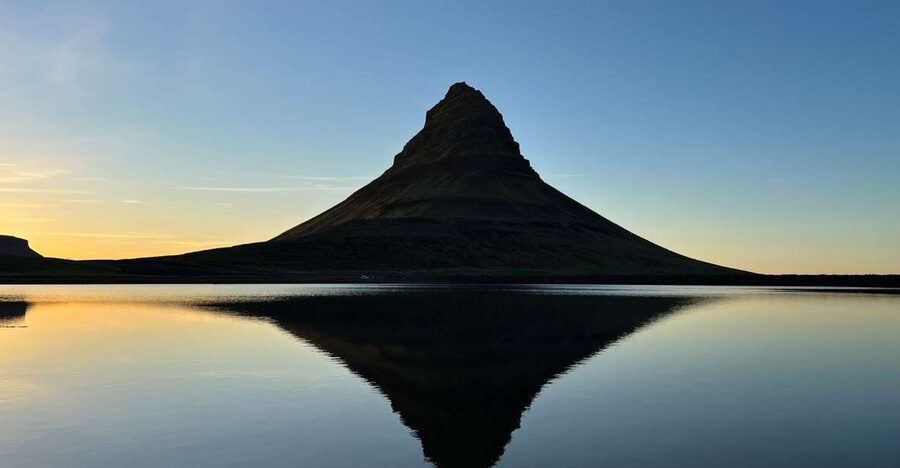Grundarfjörður: Midnight Sun Kayaking Adventure - Your midnight-sun kayak, right under Kirkjufell