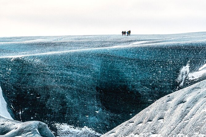 Guided Glacier Walk - Guide style and group size: from small groups to larger squads