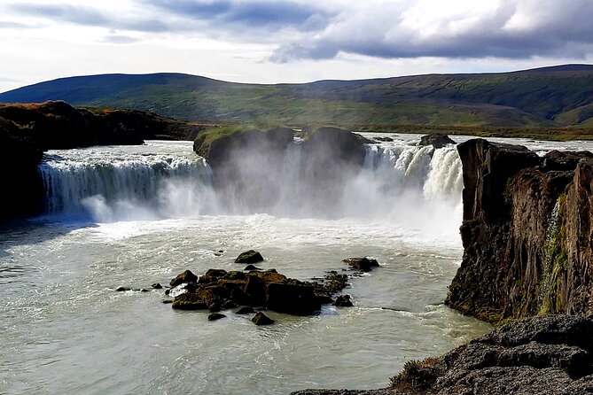 Half-Day Combo Tour to Goðafoss, Laufas and The Christmas House - Stop 1: Goðafoss waterfall, basalt columns, and easy photo access