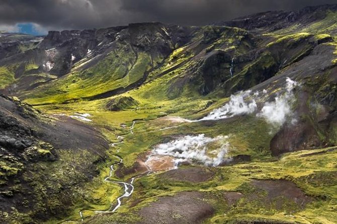 Helicopter Flight Over Geothermal Landscapes from Reykjavik - Why a helicopter flight earns its spot on your Reykjavik plan