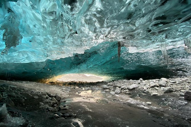 Ice Cave and Glacier Exploration Tour of Vatnajökull from Jökulsárlón - Staying Warm and Dry: Clothing That Actually Lets You Enjoy the Tour